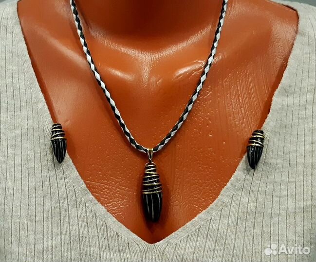 Комплект украшений из натуральной кожи 