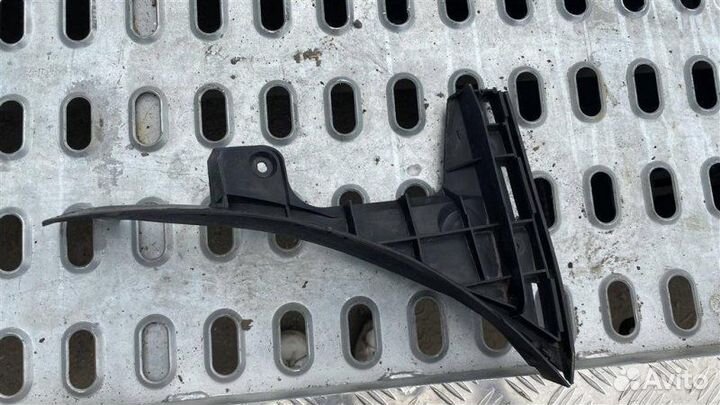 Направляющая заднего бампера правая Audi A3 (8L1)