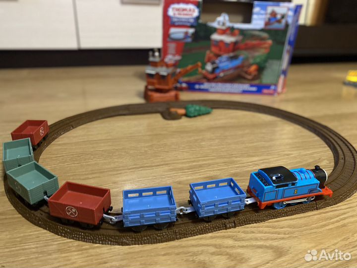 Игрушки железная дорога Томас и друзья