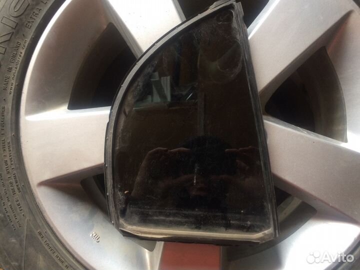 Форточка задней правой и левой двери Honda Civic 4