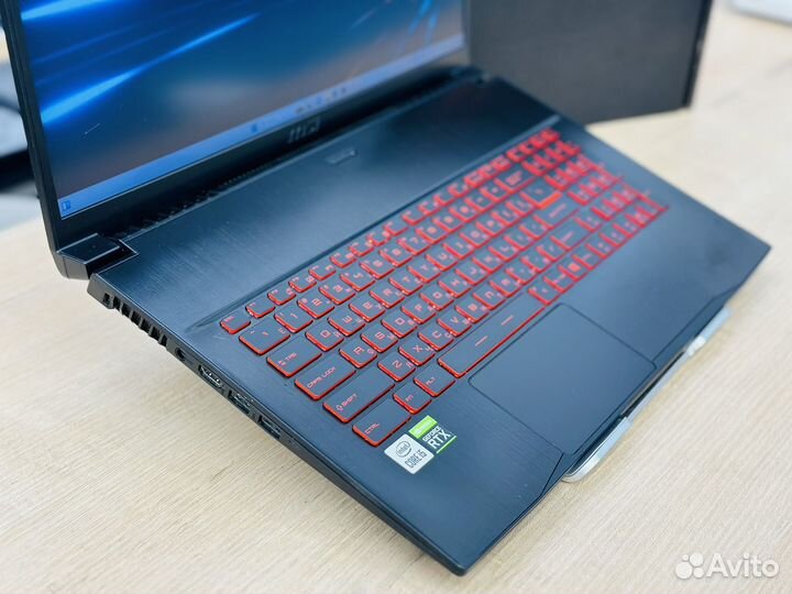 Игровой MSI 17.3 IPS Core i5-10500H/RTX 3050 Ti