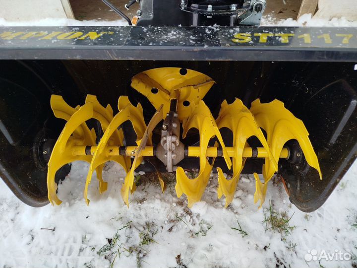 Снегоуборщик Champion stt1170e