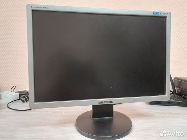 Монитор Samsung 943NW