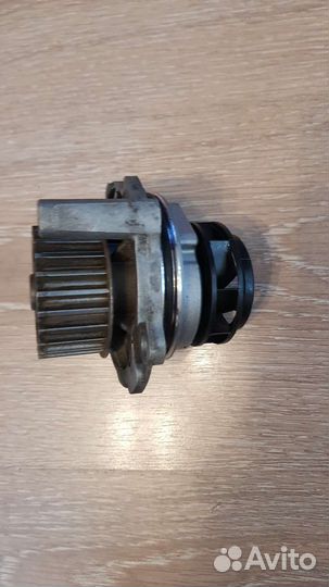 Помпа водяная Skoda Octavia A5(1Z) 1.6 BSE