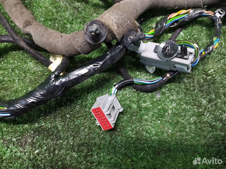 Проводка двери передней левой Ford Focus 3 (CB8)