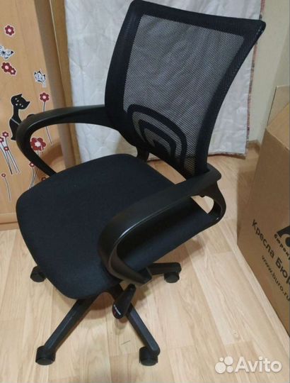Офисное кресло новое в коробке