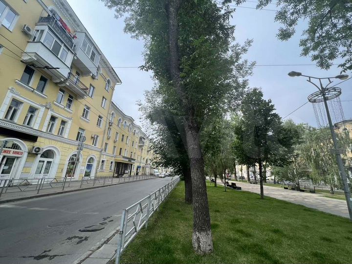 Торговая площадь на 1-ой линии на пешем трафике