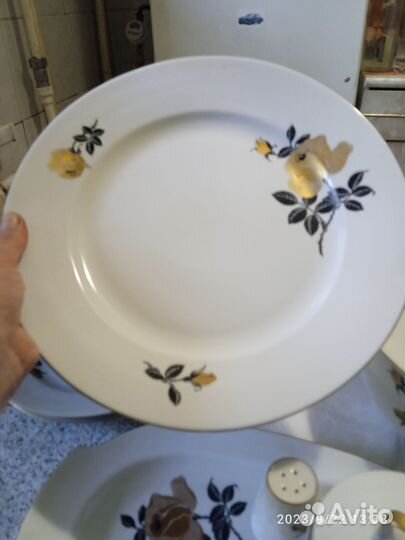 Салатник и большое блюдо