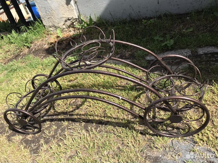 Подставка для цветов напольная металлическая