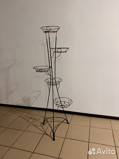Подставка для цветов напольная металлическая