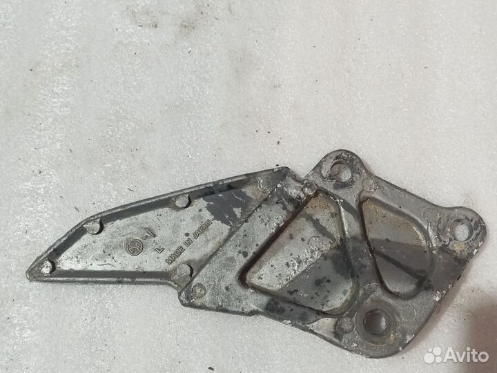 Кронштейн передний левый Kawasaki ZZR 400-1