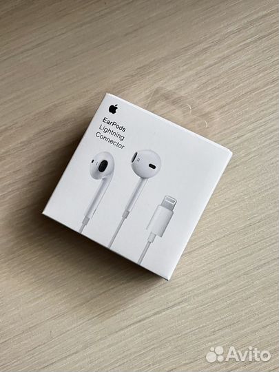 Наушники Apple EarPods с Lightning разъёмом