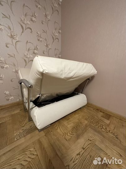 Кожаные кресла б/у