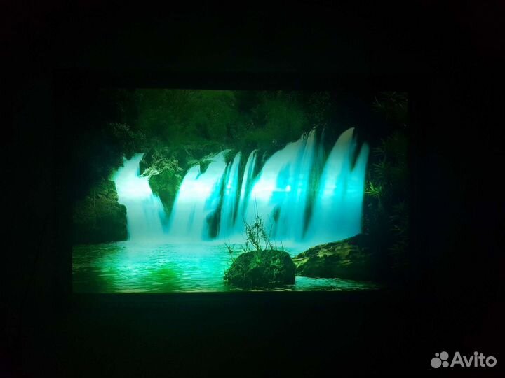 Картина, с эффектом падающего водопада со звуком
