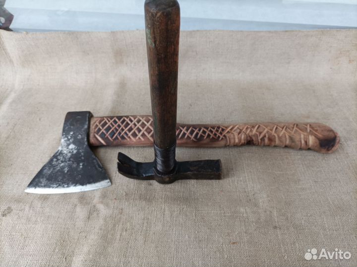 Старинный молоток, коварный топор, Одним лотом