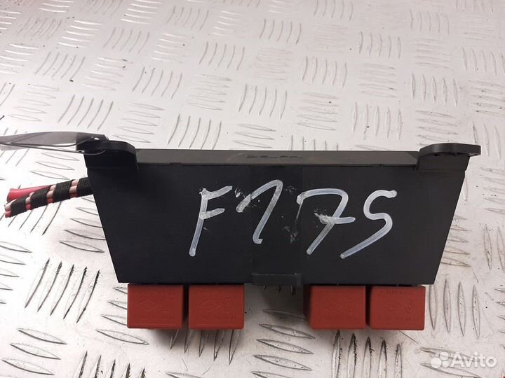 Блок реле Renault Scenic рест. 2003 8200253922