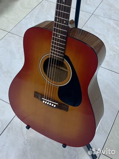 Акустическая гитара Yamaha