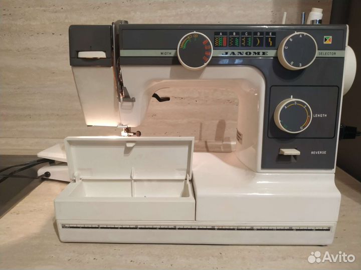 Швейная машина Janome 352