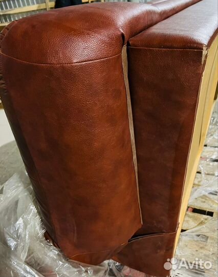 Кожаный диван