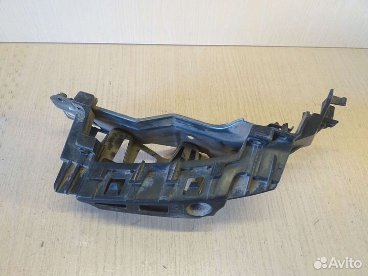 Кронштейн заднего бампера правый Peugeot 508