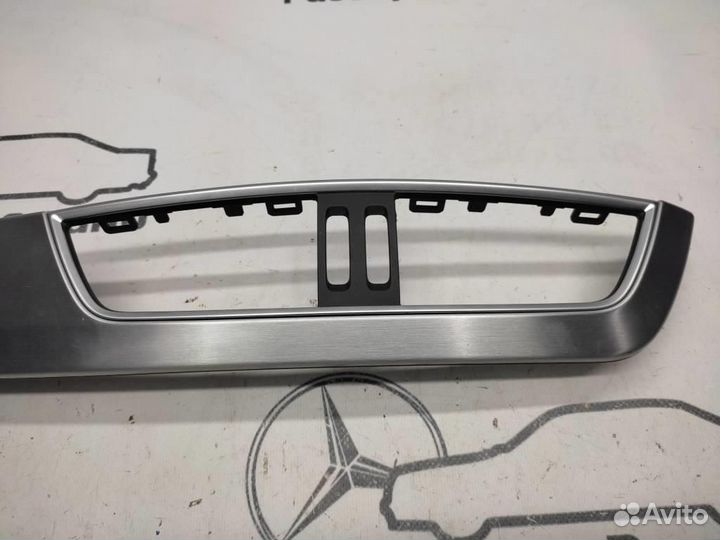 Накладка торпеды w204 C-class 271.820 05.2011