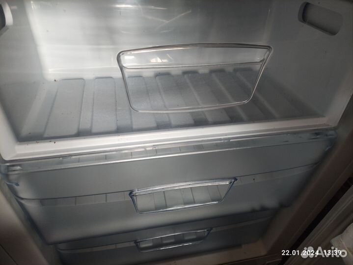 Полки,ящики,для холодильника indesit