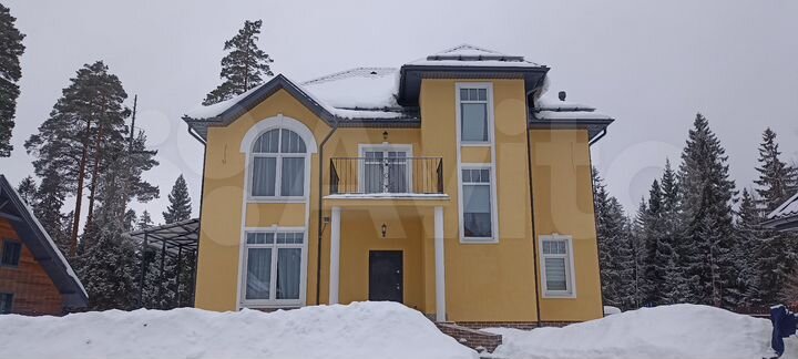 Дом 200 м² на участке 12 сот.