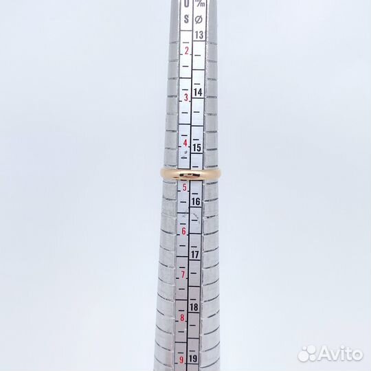 Золотое кольцо 585пр. вес: 1,21гр. размер: 15,5