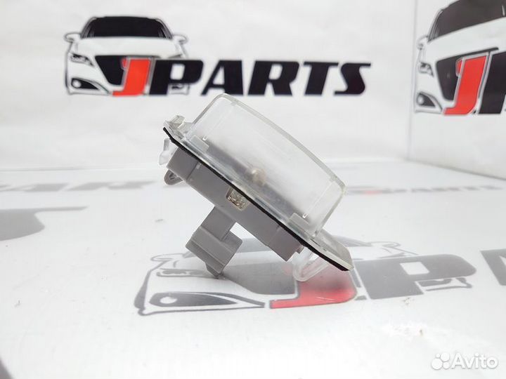 Фонарь подсветки номера Mitsubishi Outlander