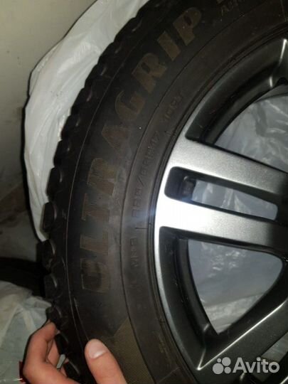 Goodyear UltraGrip 225/65 R17