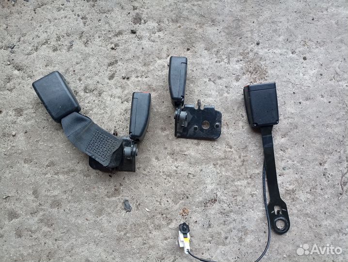 Ответная часть ремня безопасности Пежо 408