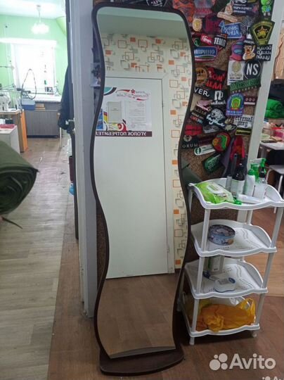 Зеркало фигурное на подставке