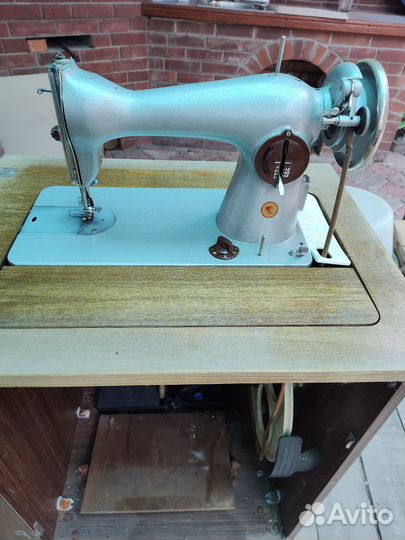 Швейная машина Подольск Чайка ножная