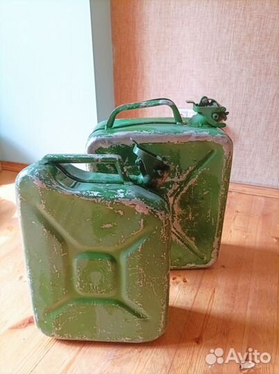 Железная канистра