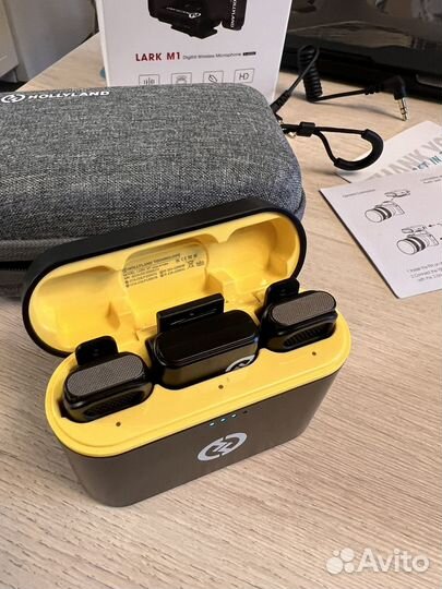 Беспроводной петличный микрофон Hollyland Lark M1