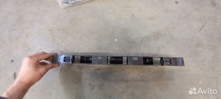 Направляющая переднего бампера Renault Megane 3