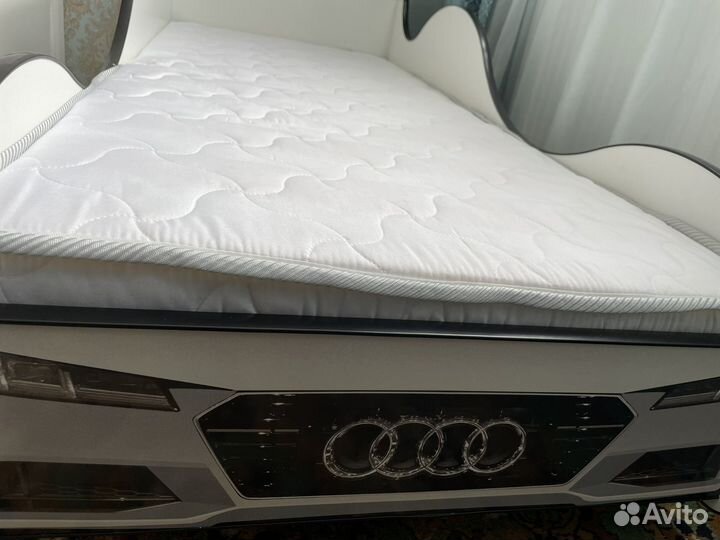 Кровать с матрасом новая