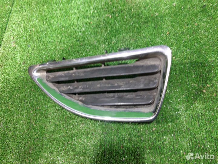 Решетка радиатора передняя правая Renault Megane