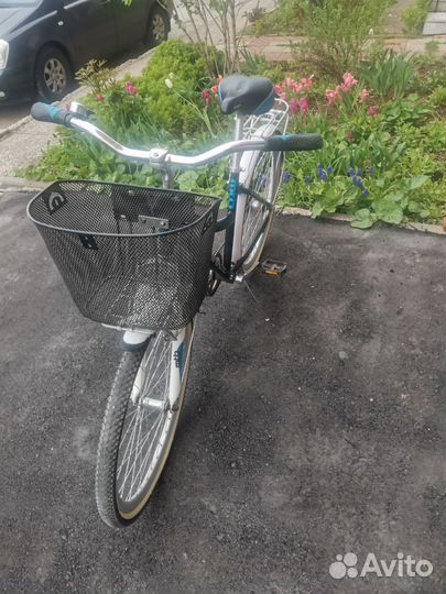 Дамский / женский велосипед Stark с корзиной