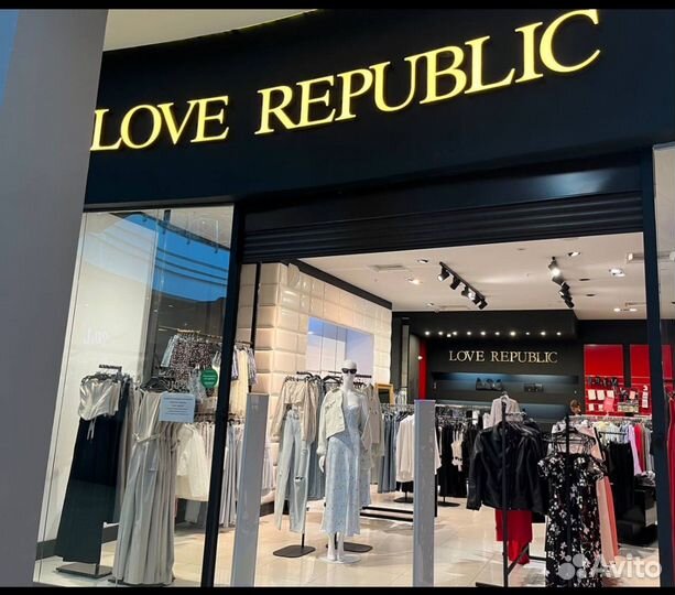 Продавец в магазин love republic женской одежды