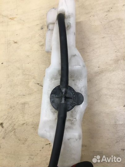 Бачок расширительный Toyota Camry AVV50 2AR-FXE