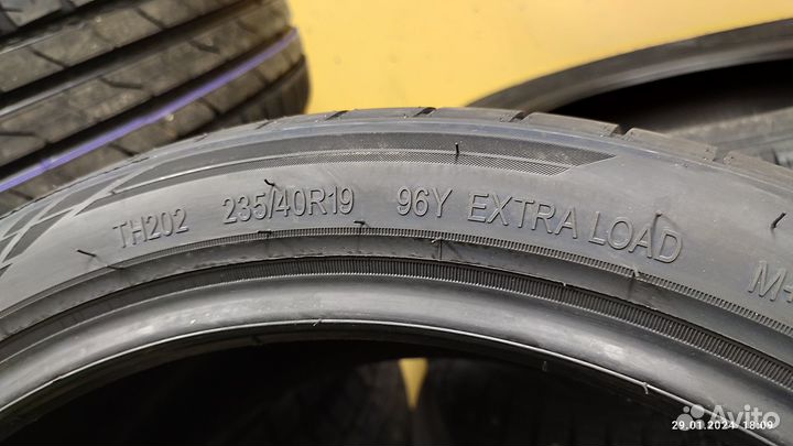 Triangle EffeXSport TH202 235/40 R19 96Y