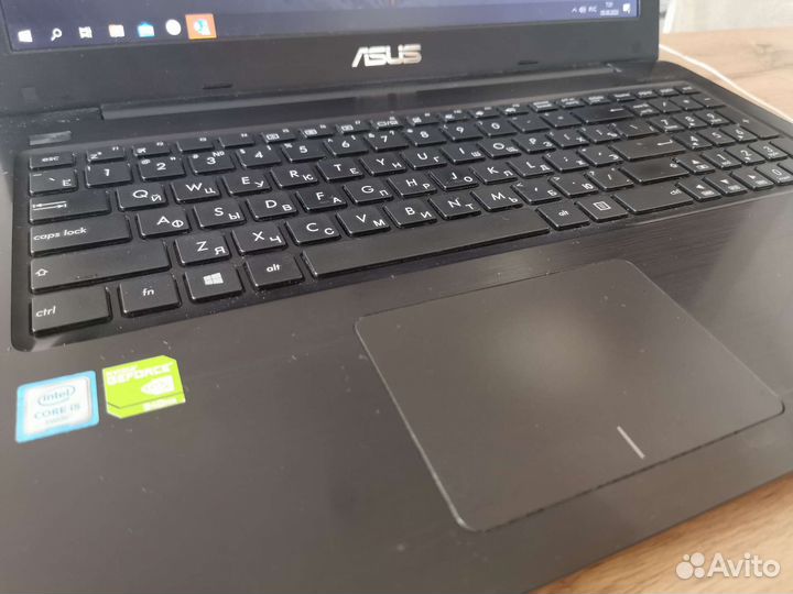 Ноутбук asus X556U озу12Гб SSD256Гб