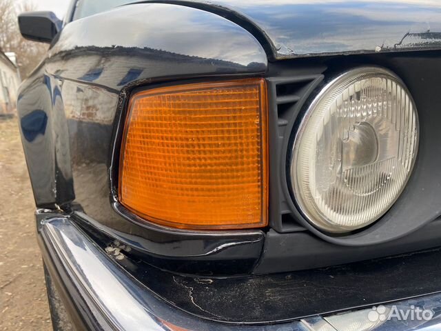 Поворотник передний правый BMW E32