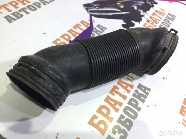 Шкода Октавия Патрубок на воздушный фильтр