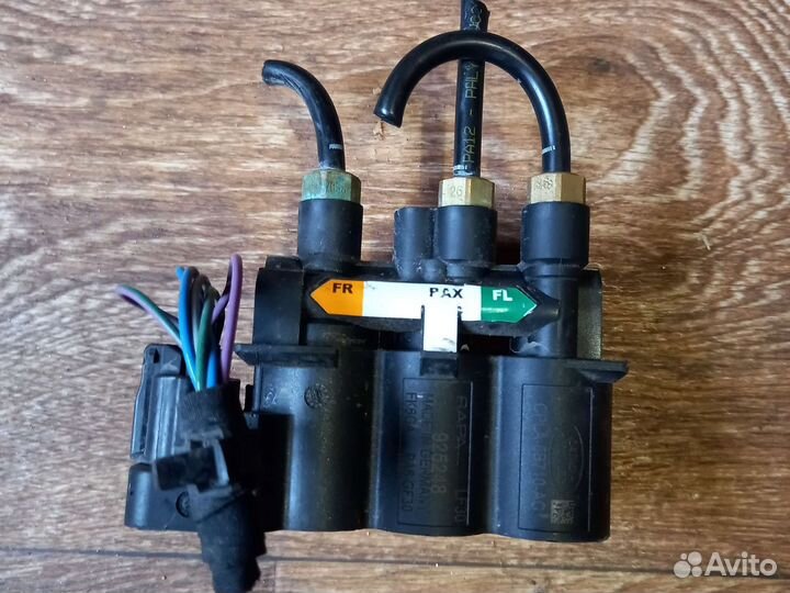 Клапан пневмоподвески Range rover sport l494