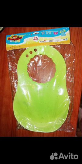 Слюнявчик новый пластиковый