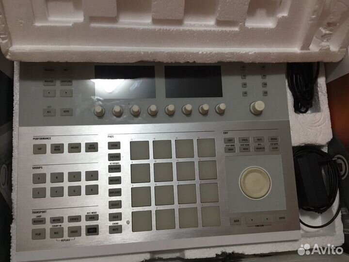 Диджейский пульт