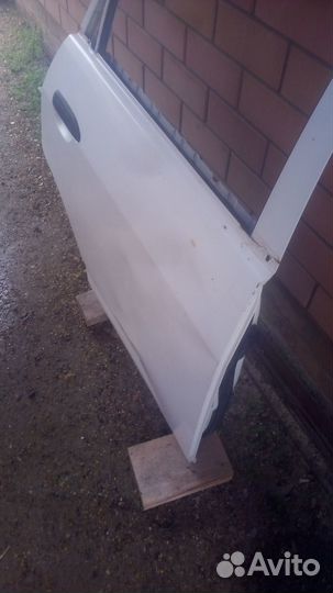 Четыре двери Ниссан ад Y11 2002г