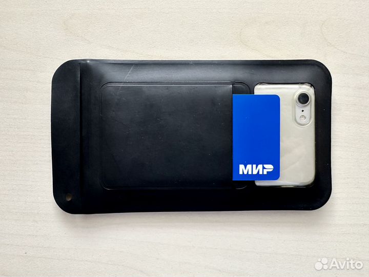 Водонепроницаемый чехол для телефона от Burton